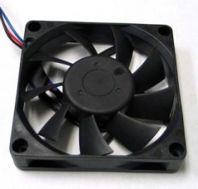 7cm Fan 15mm Thick with molex power
